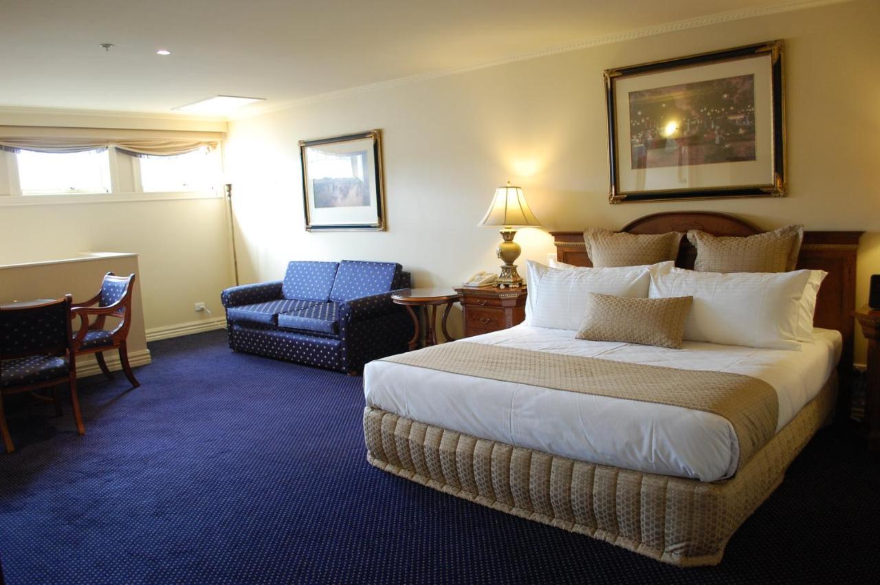 Canterbury International Hotel Forest Hill Екстер'єр фото