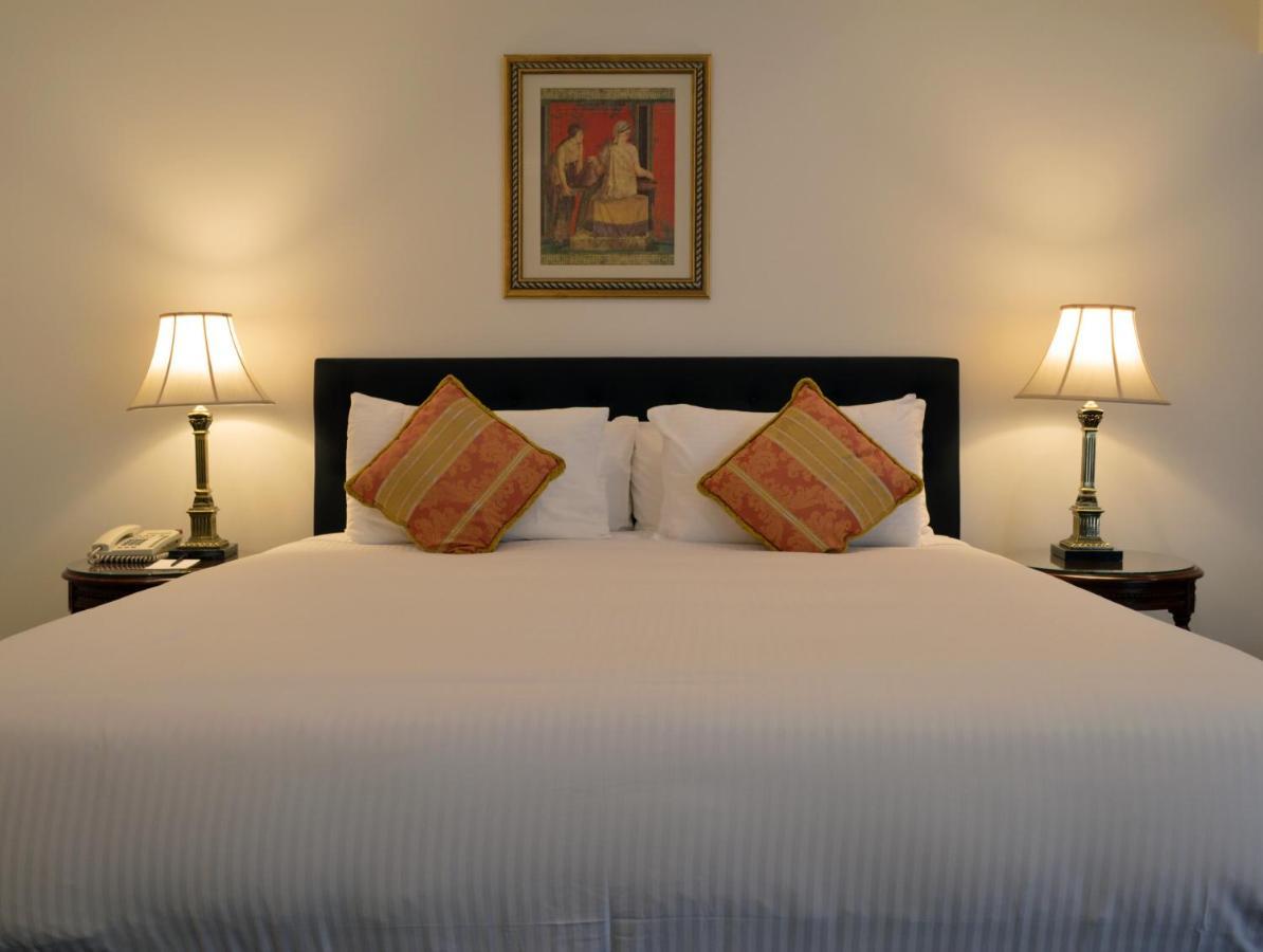 Canterbury International Hotel Forest Hill Екстер'єр фото