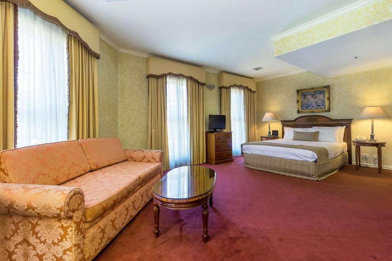 Canterbury International Hotel Forest Hill Екстер'єр фото