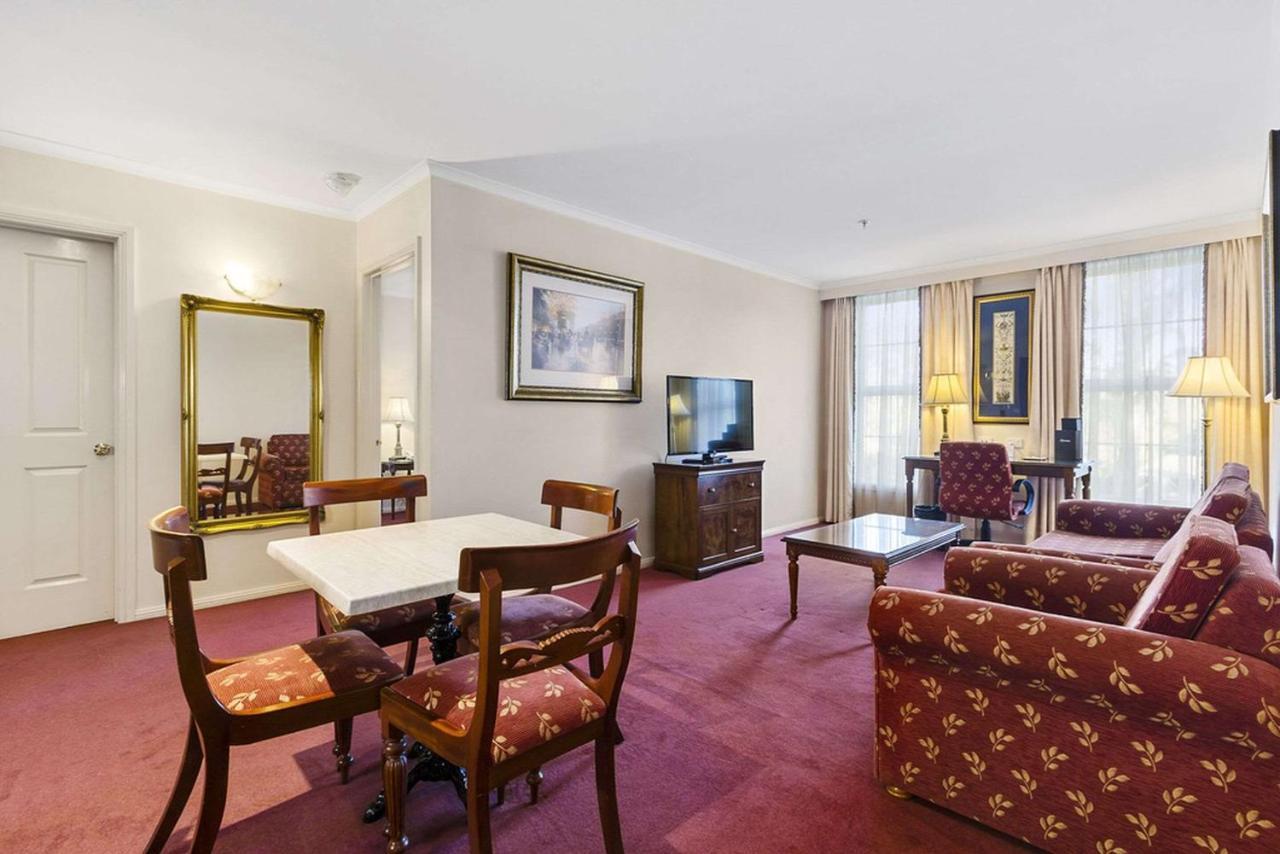 Canterbury International Hotel Forest Hill Екстер'єр фото