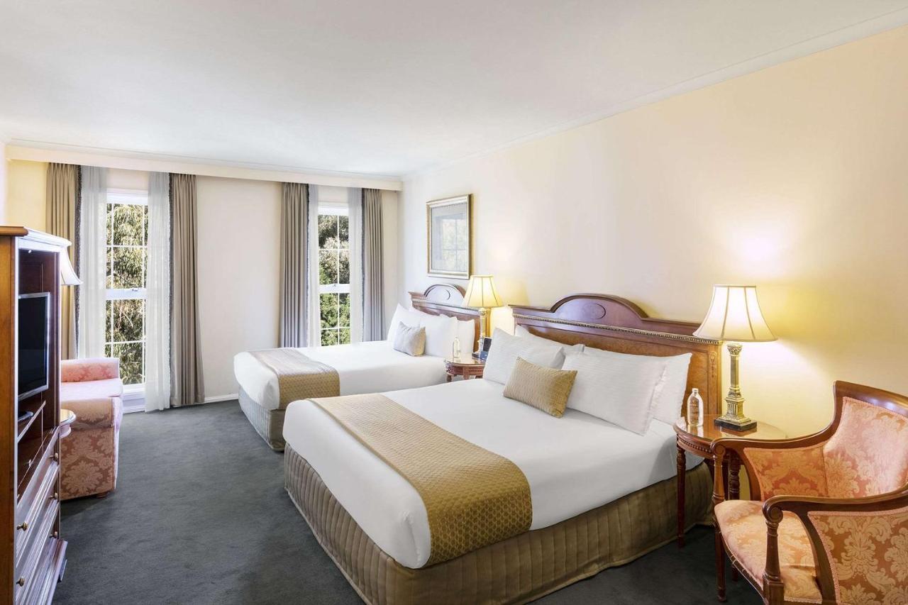 Canterbury International Hotel Forest Hill Екстер'єр фото