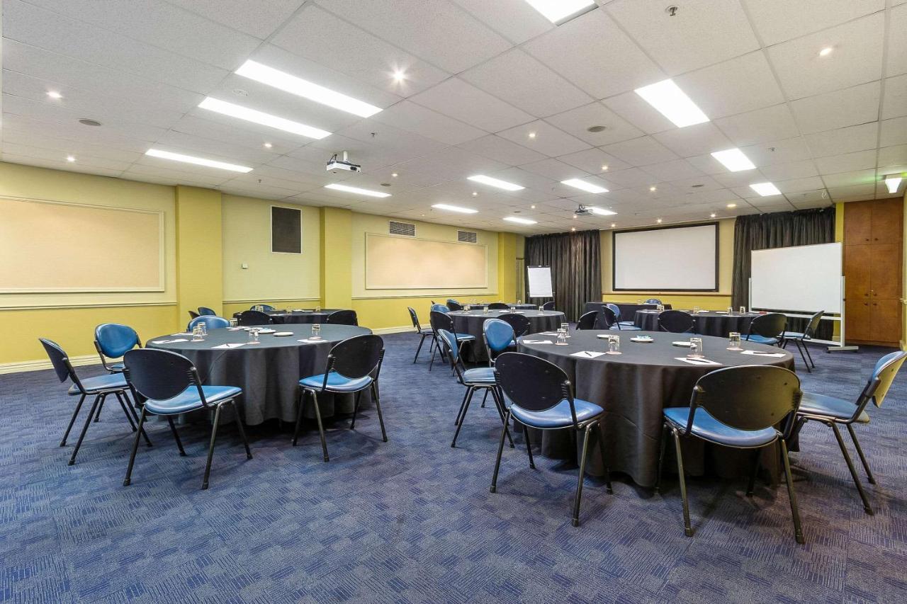 Canterbury International Hotel Forest Hill Екстер'єр фото