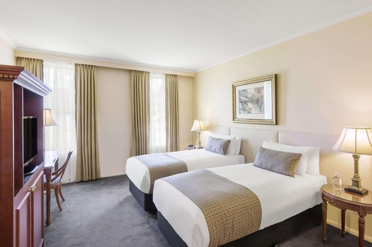 Canterbury International Hotel Forest Hill Екстер'єр фото