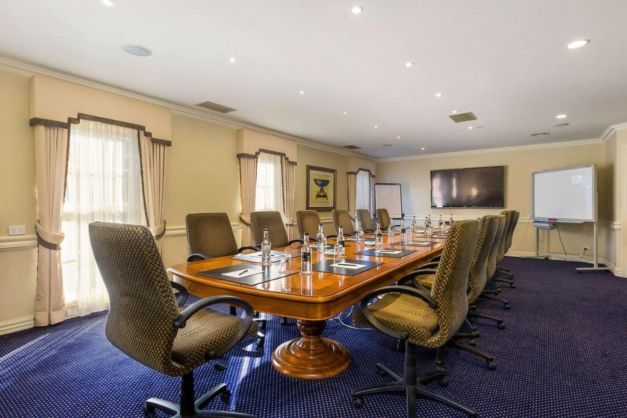 Canterbury International Hotel Forest Hill Екстер'єр фото