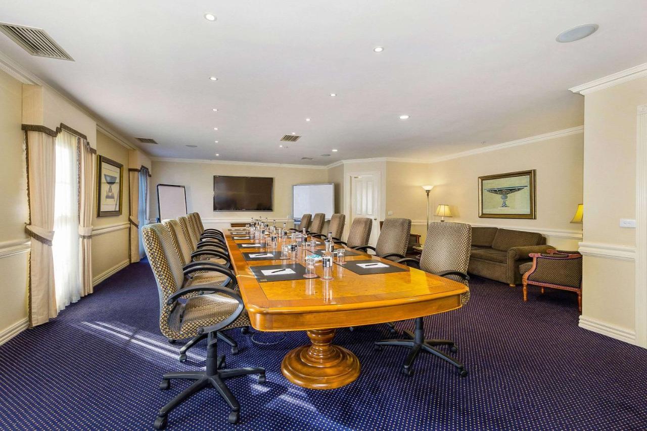 Canterbury International Hotel Forest Hill Екстер'єр фото