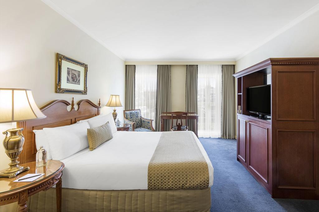 Canterbury International Hotel Forest Hill Екстер'єр фото