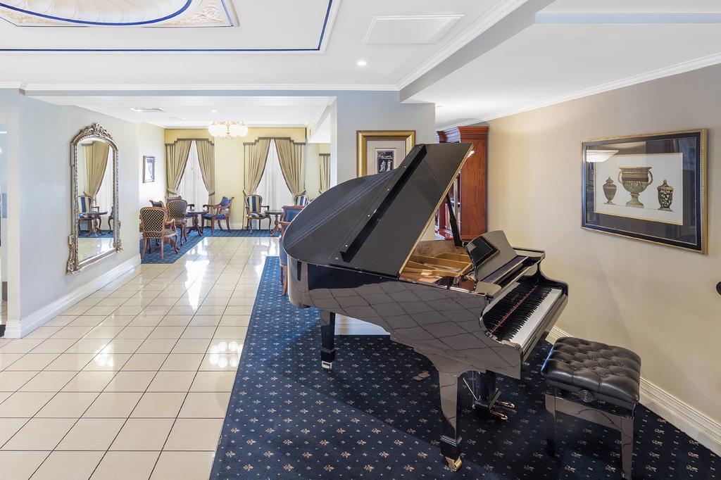 Canterbury International Hotel Forest Hill Екстер'єр фото