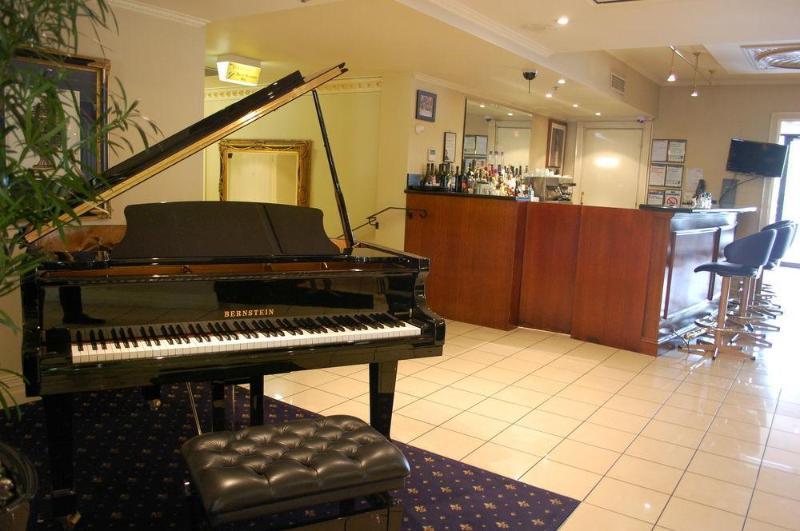 Canterbury International Hotel Forest Hill Екстер'єр фото