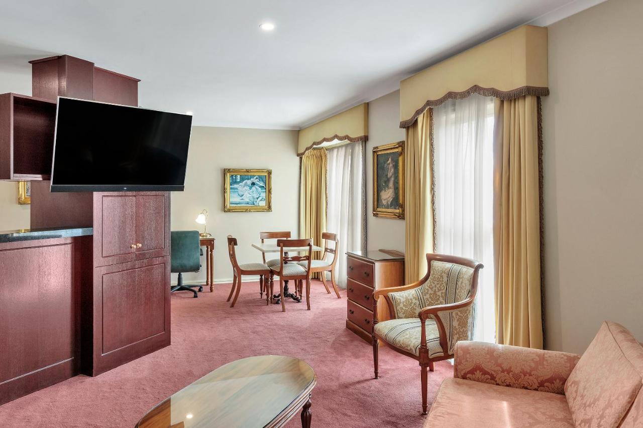 Canterbury International Hotel Forest Hill Екстер'єр фото
