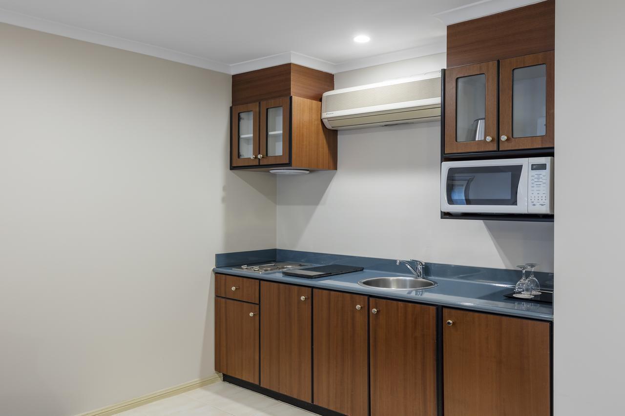 Canterbury International Hotel Forest Hill Екстер'єр фото