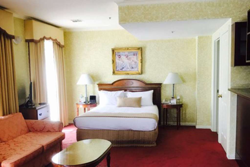 Canterbury International Hotel Forest Hill Екстер'єр фото