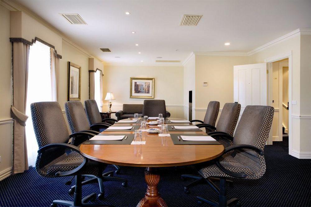 Canterbury International Hotel Forest Hill Екстер'єр фото